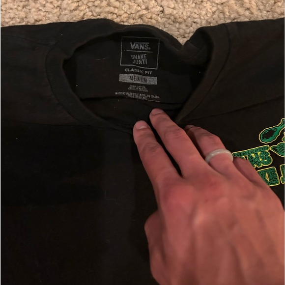 Vans and shake junt colab graphic t shirt - Picture 2 of 4